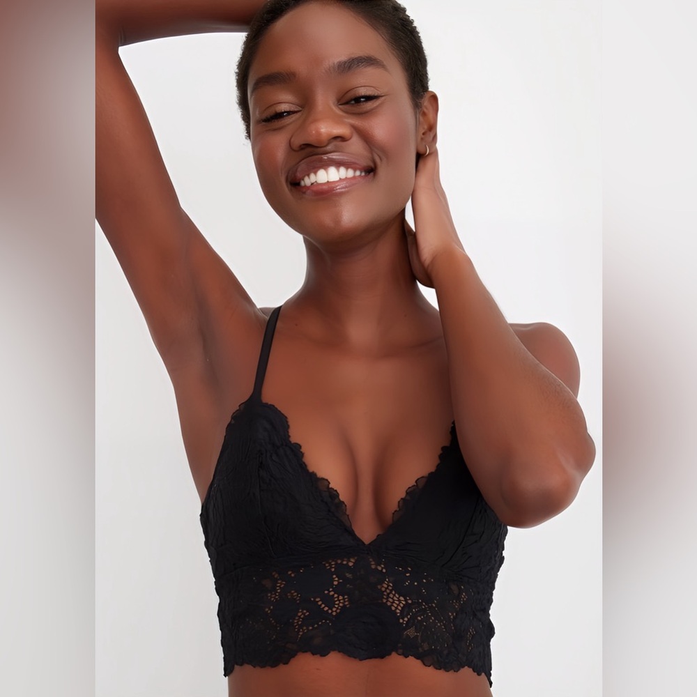 🆕 NWT Aerie Bluegrass Lace Padded
Racerback Bralette • Black • Small